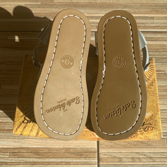 👧🏻NWT Salt Water sandals in silver - Picture 8 of 16